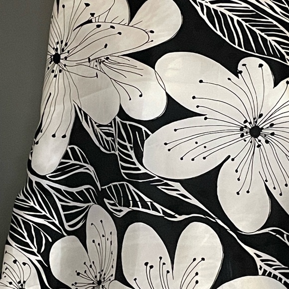 Vintage Vera Scarf Chic Black White Hibiscus Print 26 In Sq Very Good Condition - Picture 5 of 10